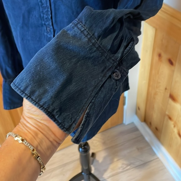 Banana Republic Denim shirt - Picture 2 of 10